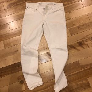 White Levi’s jeans